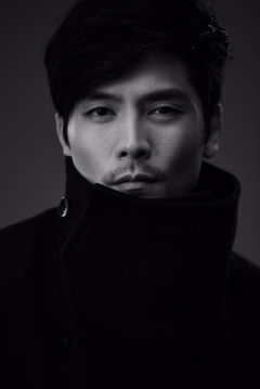 Lee Tae-kyu interpreta Overseas Chinese