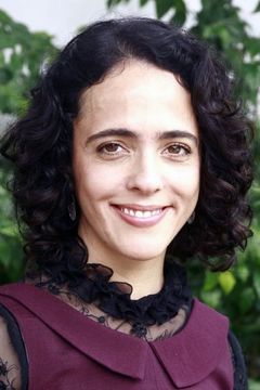 Sílvia Buarque interpreta Suora