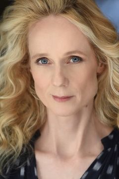 Lucy Taylor interpreta Jocelyn