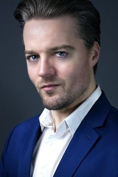 Matthew Ewald interpreta USAF Pilot / Tobias Denny (uncredited)