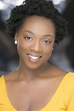 Lily Yawson interpreta Gladys
