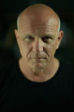 Fulvio Cecere interpreta Agent #1