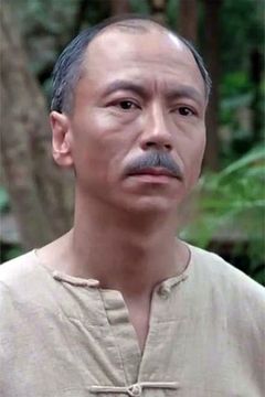 Dennis Chan Kwok-San interpreta Restaurant Waiter