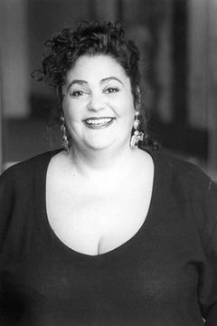 Evelina Meghnagi interpreta Signora Lo Faro