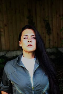 Leigh Barwell interpreta Nurse