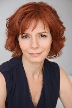 Holly Hawkins interpreta Nicole Russell