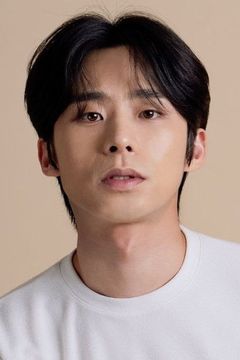 Kang Sung-Wook interpreta Gyeong-su/ Player 256