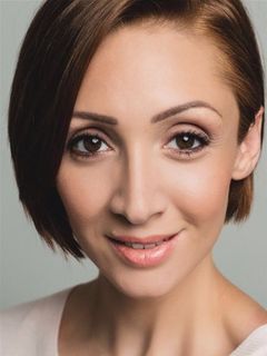 Lucy-Jo Hudson interpreta Sam
