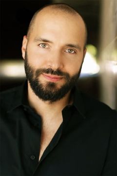 Luke Albright interpreta Johnny Jenkins