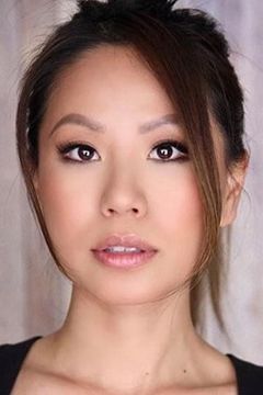Jenny Tran interpreta Jing