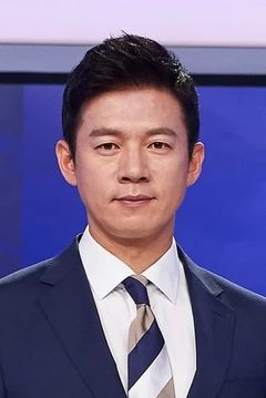 Wang Jong-myung interpreta News Anchor