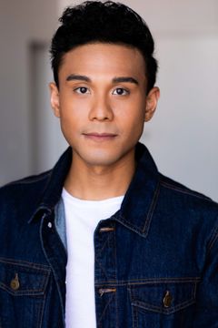 Ryan Salazar interpreta Dan
