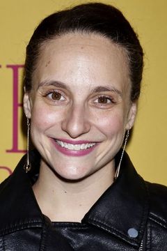 Tracee Chimo interpreta Evelyn May