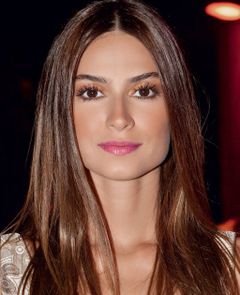 Thaila Ayala interpreta Vanessa