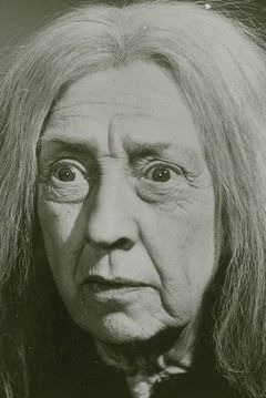 Marie Blake interpreta Mrs. Quigg (Uncredited)