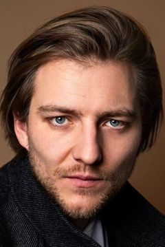 Matthias Zera interpreta Henning von Thalheim