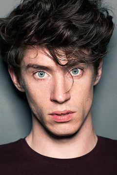 James Bloor interpreta Irate Soldier