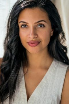 Meher Pavri interpreta Indian Teenage Girl