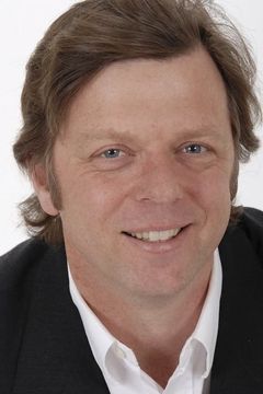 Iain Rea interpreta George