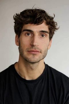 Christopher Jan Busse interpreta Noah Schwarzbach