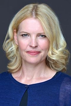 Lesley Pahl interpreta Katherine Radford