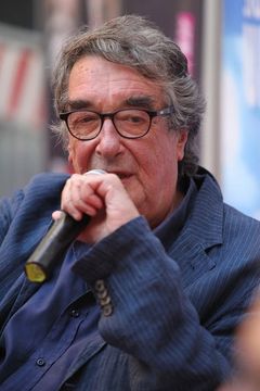 Neri Parenti interpreta Detenuto che mangia