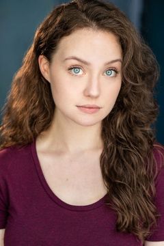 Emily Grace Dunn interpreta Natalie's Friend