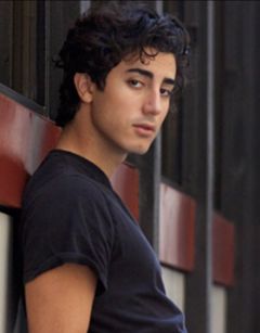 Anthony Ippolito interpreta 13-year-old Brenner