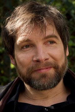 Johannes Oliver Hamm interpreta Policeman Scheidegg