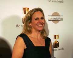 Melissa Cobb interpreta Bunny Mom (voice)