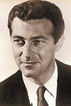 James Karen interpreta Norman Calloway
