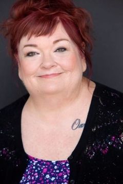 Mamie Meek interpreta Clerk