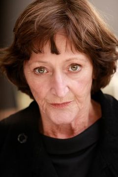 Susie Baxter interpreta Landlady