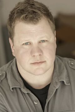 Kevin Anton interpreta Harvard Student (uncredited)
