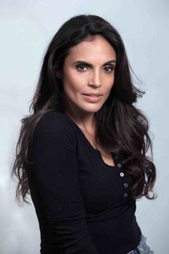 Kesia Elwin interpreta Lourdes Negron