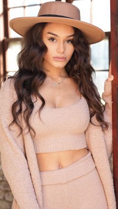 Summer Parker interpreta Girl