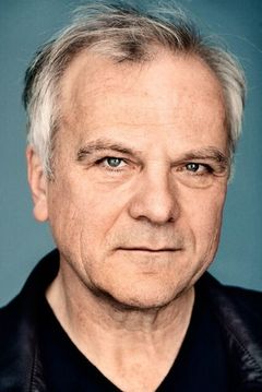 Bernhard Schütz interpreta Werner Kempin