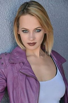 Sierra Collins interpreta Christine