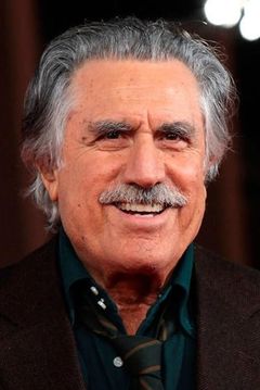 Lando Buzzanca interpreta Basilio Corsi