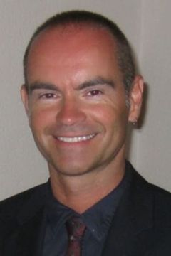 Graham Ludlow interpreta Howard Reiter (3 Episodes)