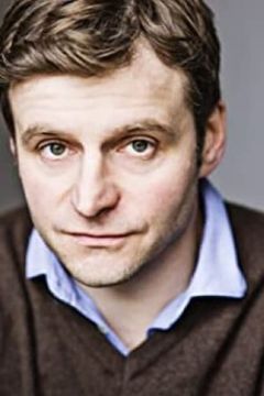 Will Adamsdale interpreta News John