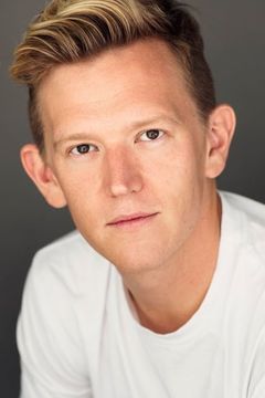 Chris Parker interpreta Tommy