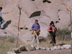 Rion Hunter interpreta Indian in Desert