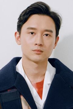 Ling Man-Lung interpreta Siu Hak / Sniper
