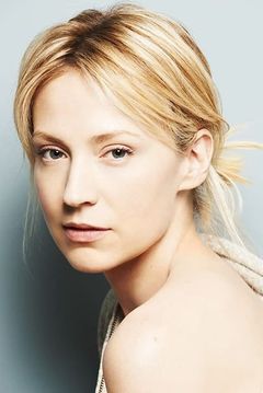 Beth Riesgraf interpreta Mother in Store