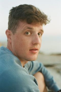 Conor William Wright interpreta Eddie