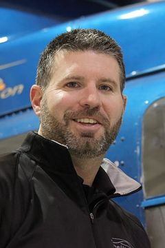 Kevin Knotts interpreta Helicopter Pilot