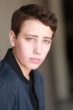 Ryan Lee interpreta Champ