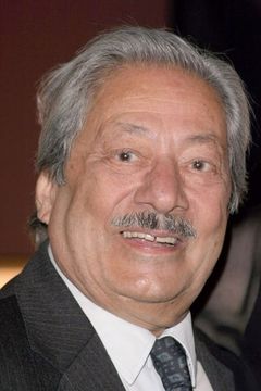 Saeed Jaffrey interpreta Mukarjee