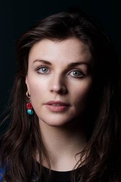 Aisling Bea interpreta Claudia Rosencrantz